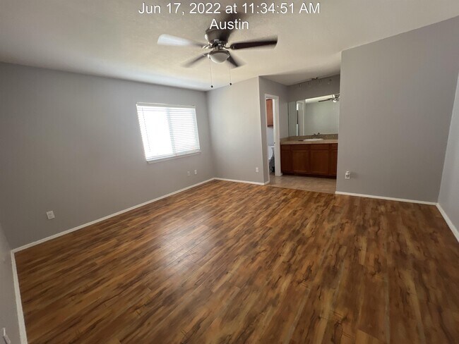 Building Photo - 2811 Crownspoint Dr