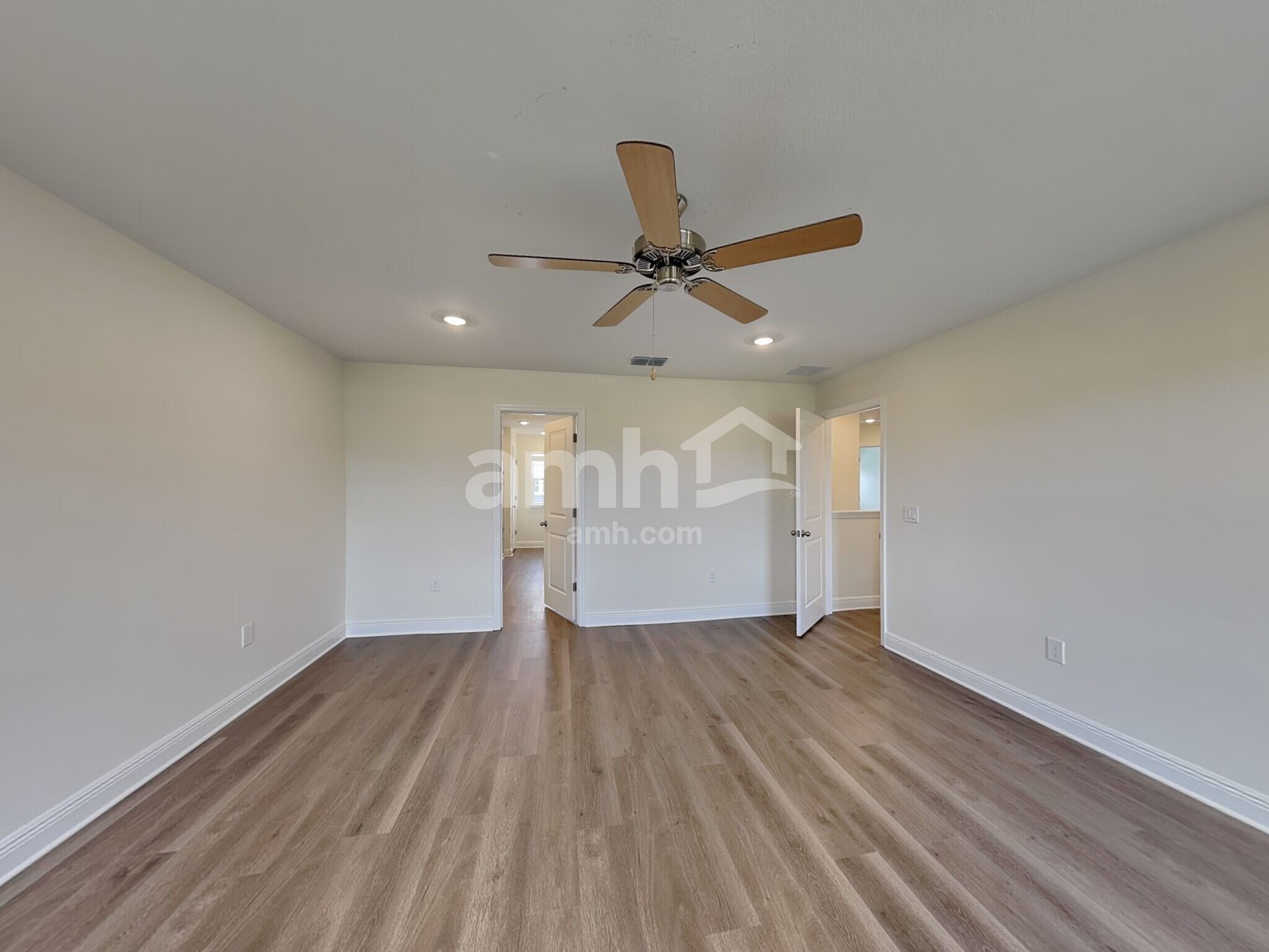 Building Photo - 5943 Pinewood Ests Dr