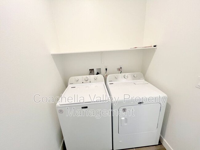 Building Photo - 41168 Emory Ln