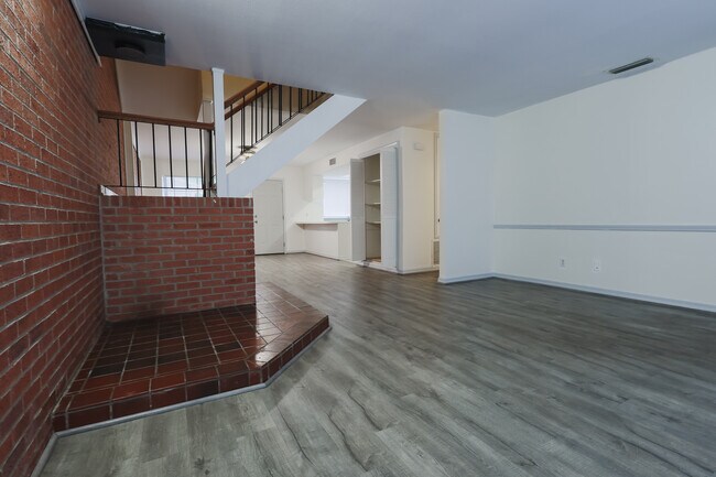 Building Photo - 10014 Stratmore Cir