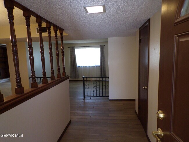 Building Photo - 4699 Round Rock Dr