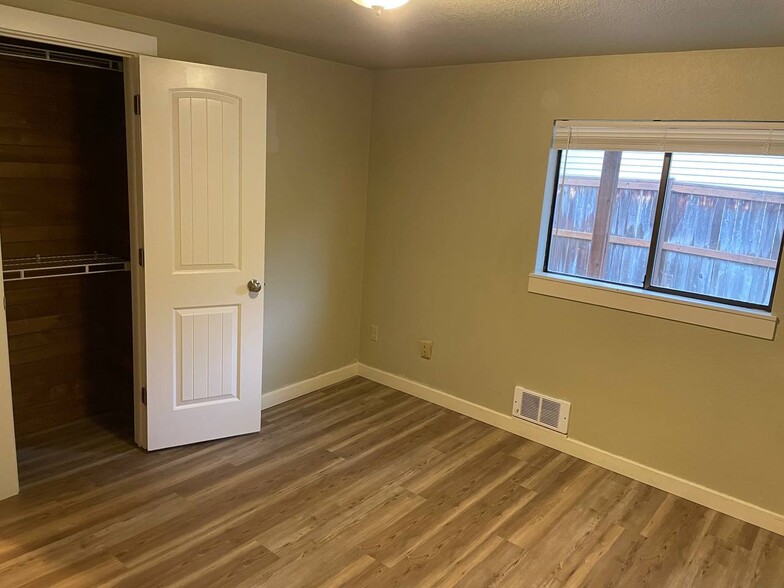 Bedroom - 742 N 94th St