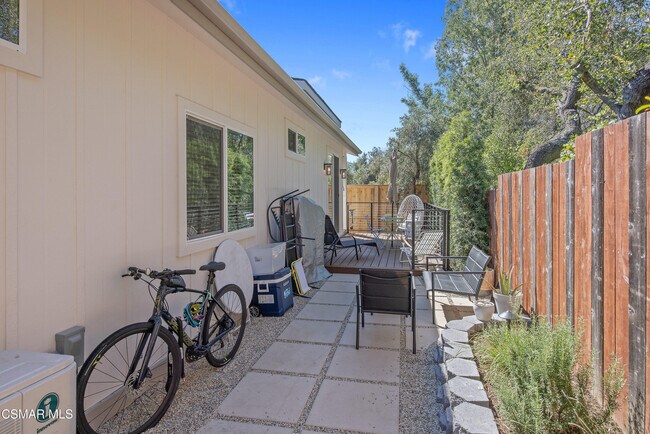 Building Photo - 313 Raymond St