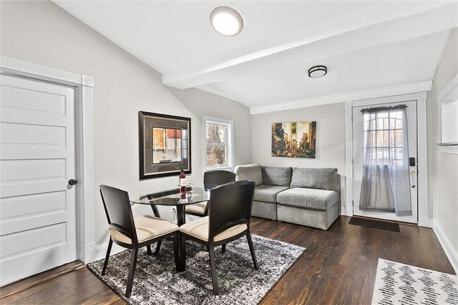 Building Photo - 867 Beecher St SW