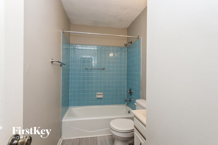Building Photo - 4639 Thornleigh Dr