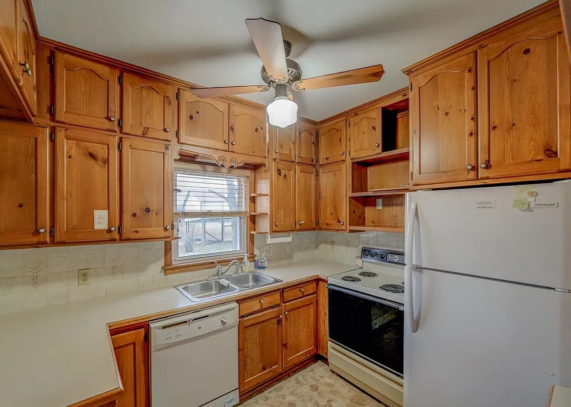 Building Photo - 21101 S 96th St