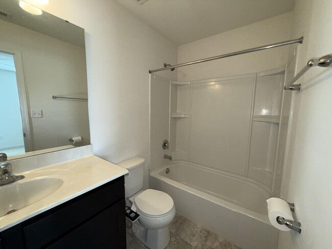 Building Photo - Beautiful 3 Bedroom / 2.5 Bath for Rent in Maryland Heights !