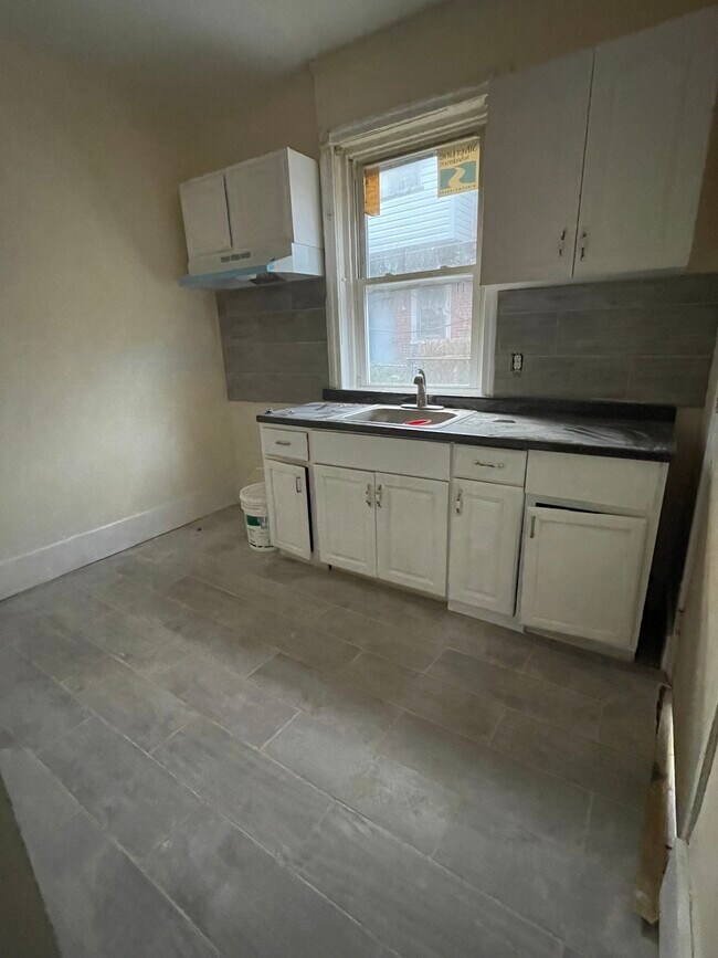 Primary Photo - 4530 N Hicks St