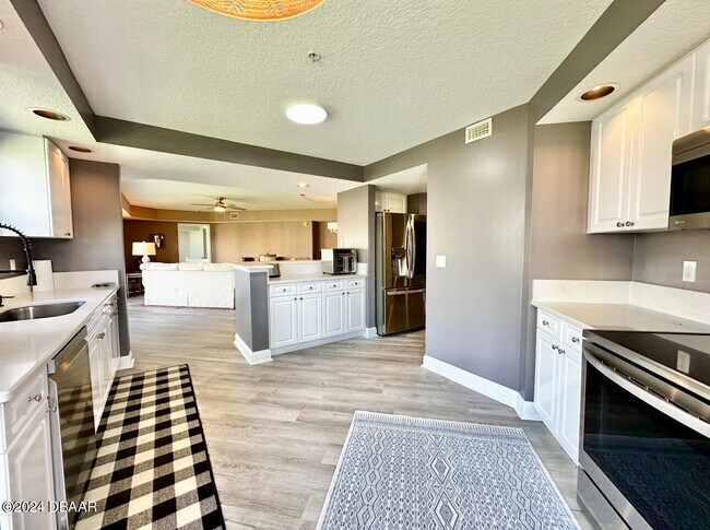 Building Photo - 4670 Links Village Dr