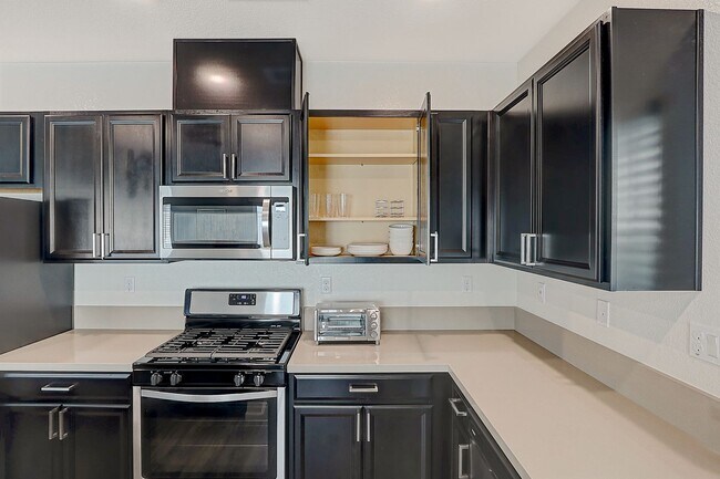 Building Photo - 4 YEARS NEW, FULLY FURNISHED 4 BEDROOM, 2....