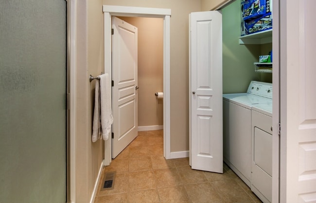 Building Photo - 2 Bed/2 Bath Single-Level Condo in Eagle C...