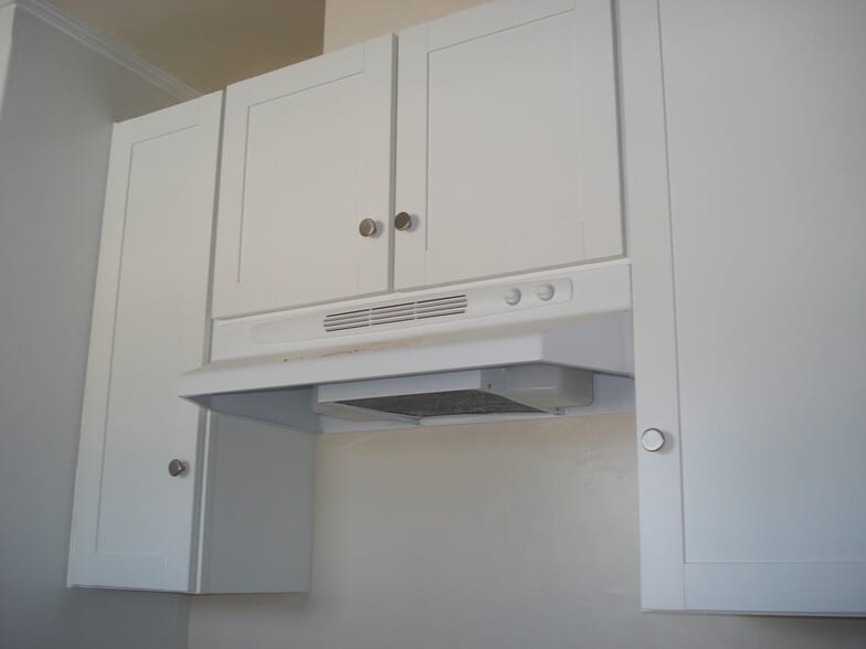 Kitchen cabinets - 1420 N Hollywood Way