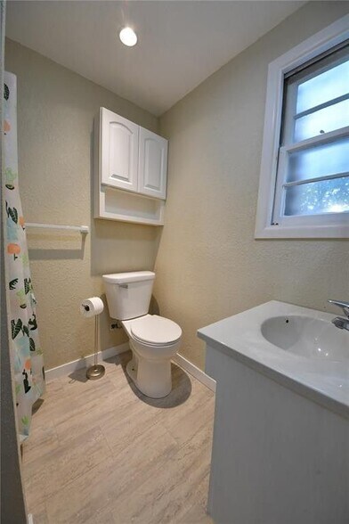 Master Bath - 2539 Vernon Ct SE