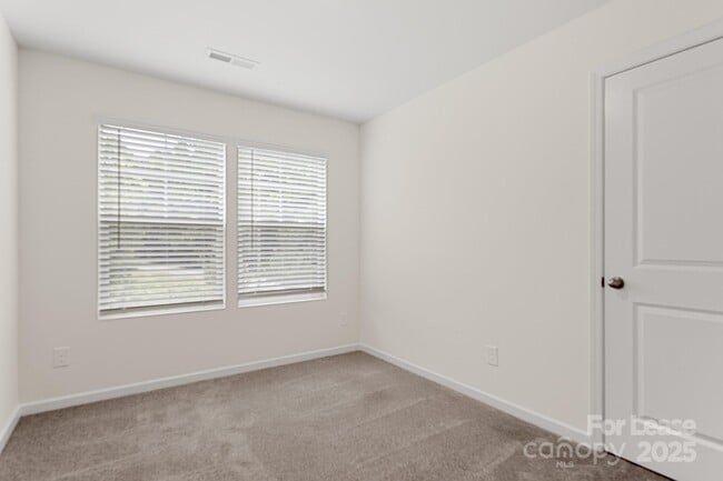 Building Photo - 110 Blakeslee Ct