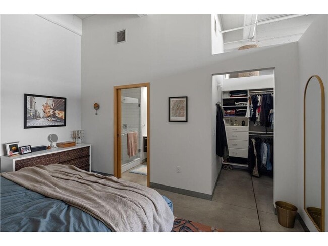 Building Photo - 700 N Washington Ave