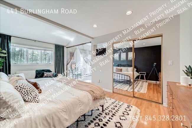 Building Photo - 441 Burlingham Rd