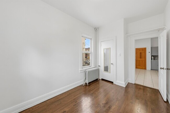 Building Photo - 1307 10th St
