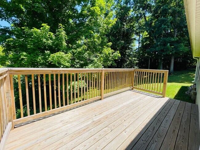 Building Photo - Great 3 Bed 2 Bath House with Garage!!