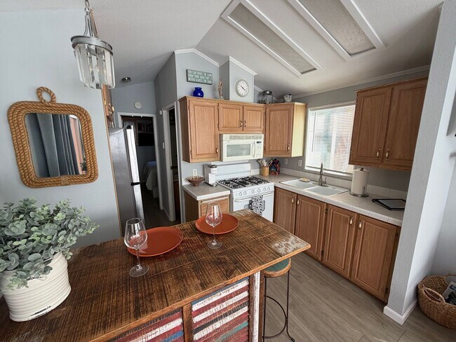 Building Photo - Charming Bungalow by the Beach in Leucadia!