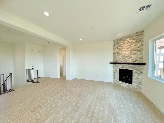 Building Photo - Stunning 3-Bedroom Home with Mountain Views in Tessera