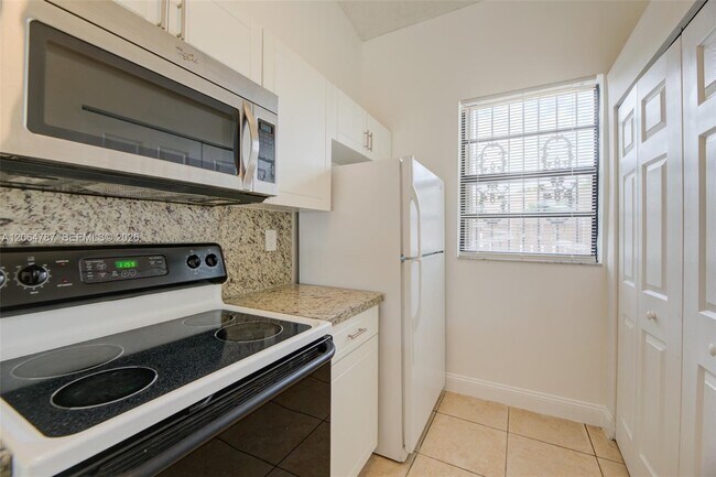 Building Photo - 6707 NW 193rd Ln