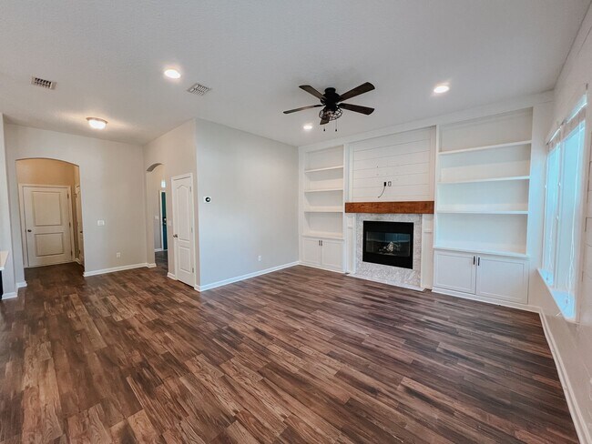 Building Photo - Updated Eagle Harbor Home with Preserve Views
