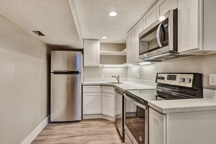 Building Photo - 436 E 6815 S