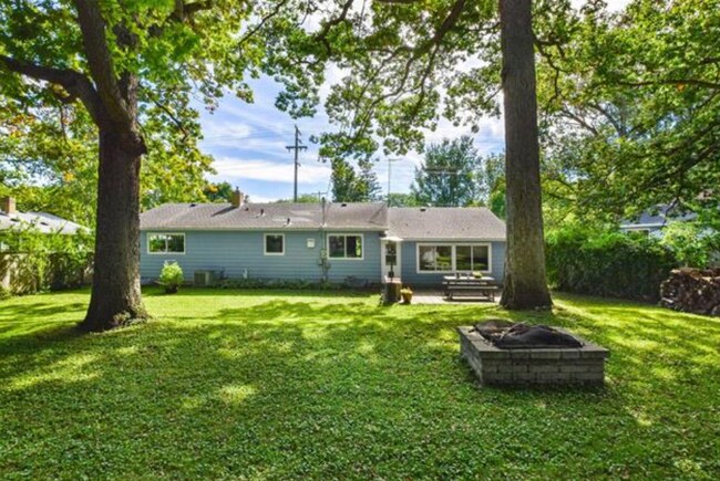 Primary Photo - 1004 Pflaum Rd