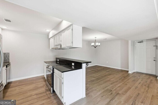 Building Photo - 605 Candler St