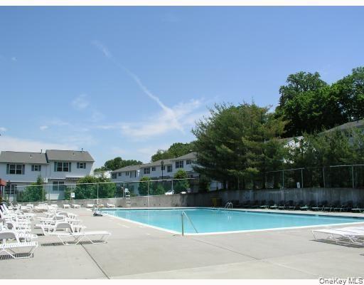 Building Photo - 66 Bon Aire Cir