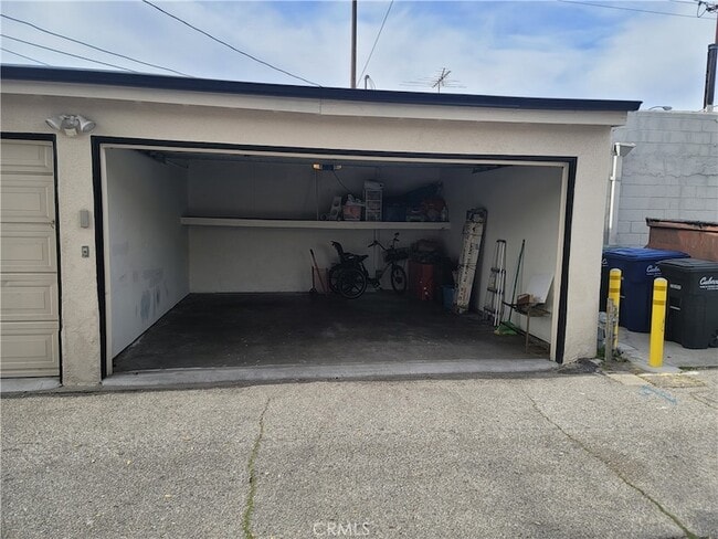 Building Photo - 4310 Overland Ave