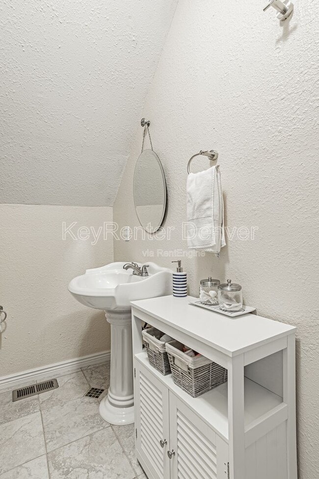 Building Photo - 3033 Welton St