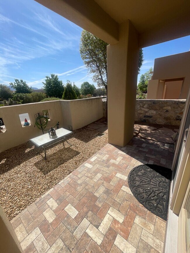 Building Photo - Gorgeous home in The Boulders at Sonoma Ra...
