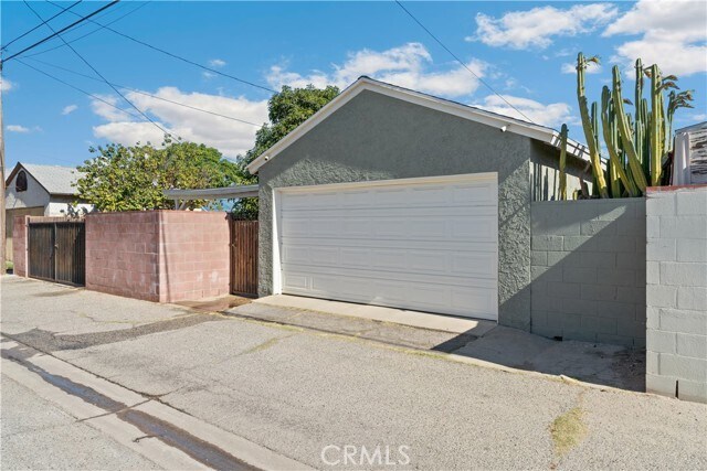 Building Photo - 9859 Arleta Ave