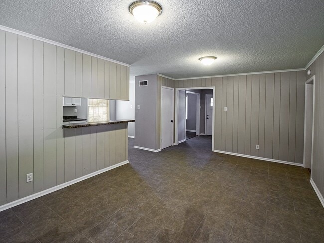 Building Photo - Charming home in north Memphis