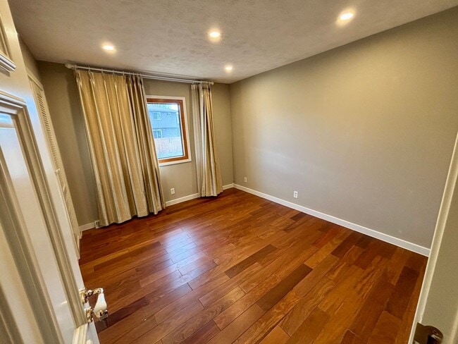 Building Photo - 13815 West Cir