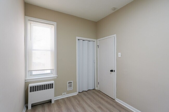 Building Photo - 2109 S 67th St