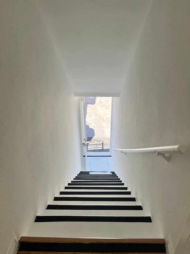 Building Photo - 4172 S Hobart Blvd