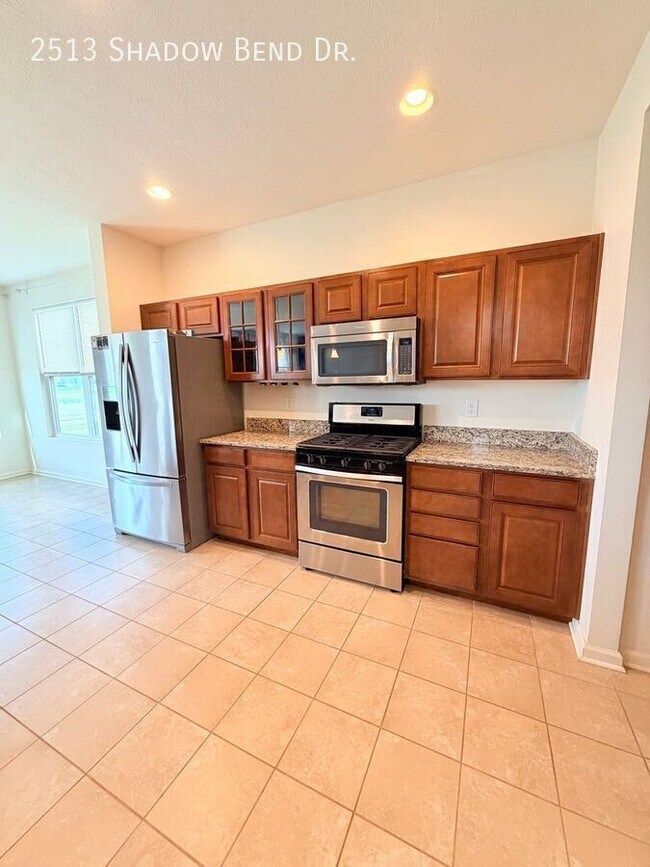 Building Photo - 2513 Shadow Bend Dr