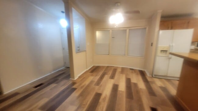 Building Photo - 9455 Tranquil Acres Rd