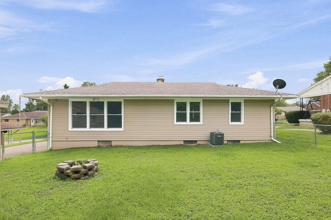 Building Photo - 248 Canterbury Dr