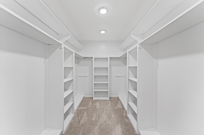 Building Photo - 9611 Hearthwood Dr
