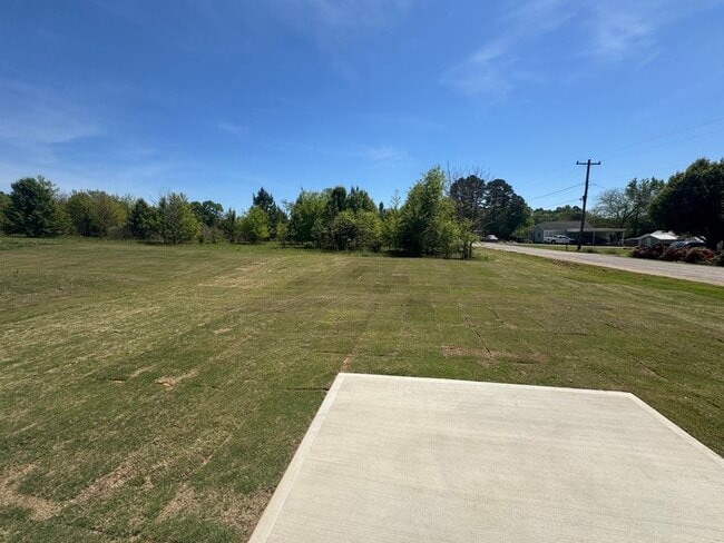 Building Photo - Four bedrooms with 2 1/2 bath with office space and loft