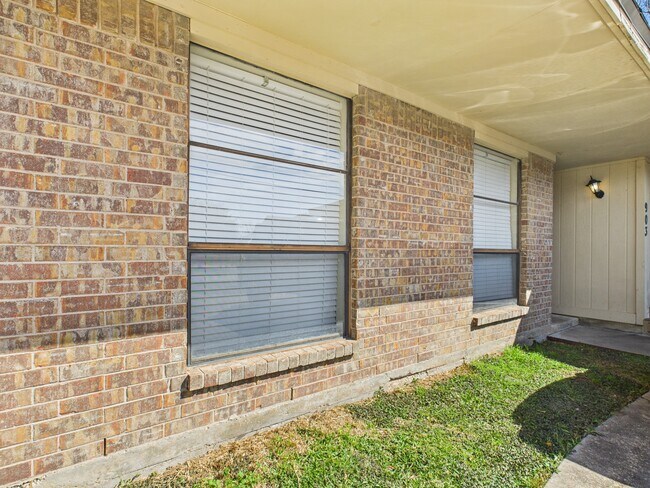 Building Photo - 903 Welsh Ave