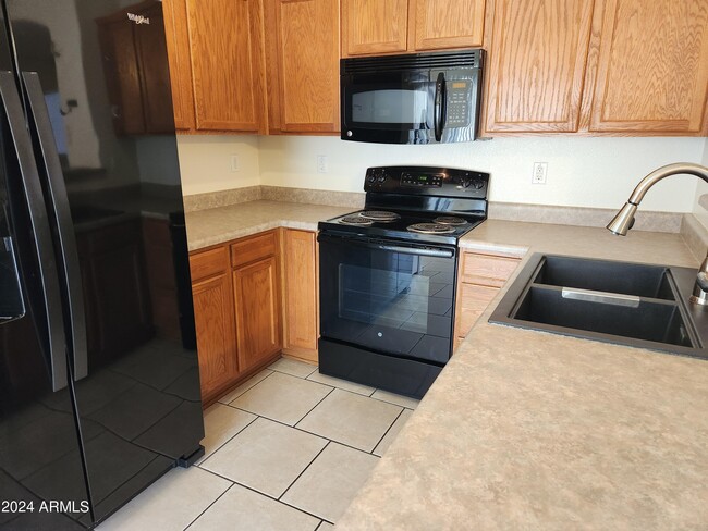 Building Photo - 15923 W Post Dr