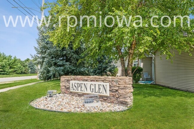 Building Photo - UPDATED TOWNHOME!! 2 Bedroom, 2.5 Bath in Ankeny