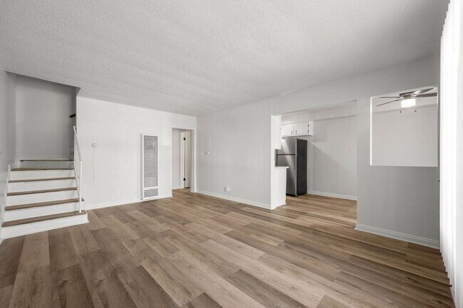 Building Photo - 3212 W 60th St