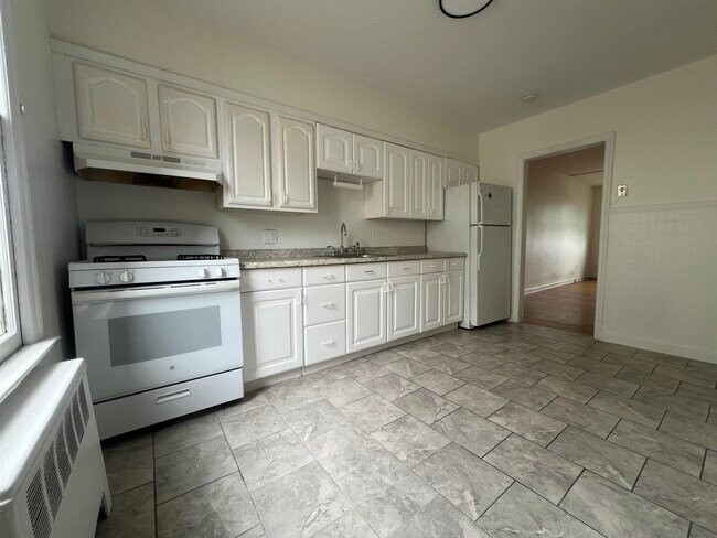 Building Photo - 119-121 Hobart Ave