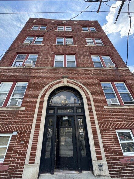 Building Photo - 662 Avenue A