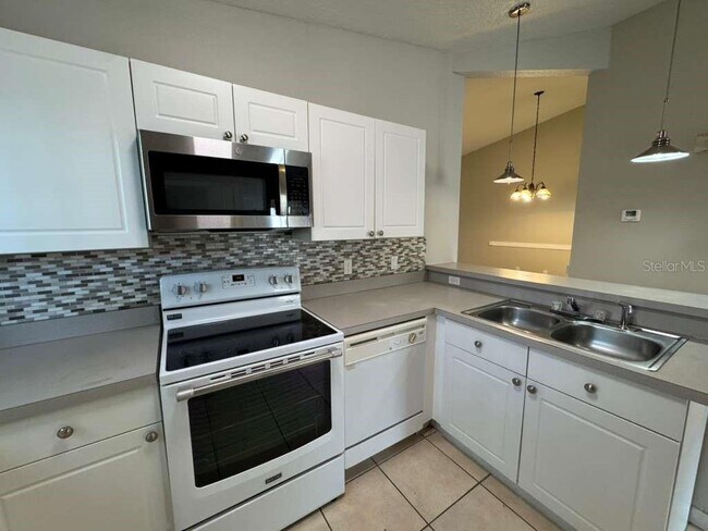 Building Photo - 2866 Club Cortile Cir